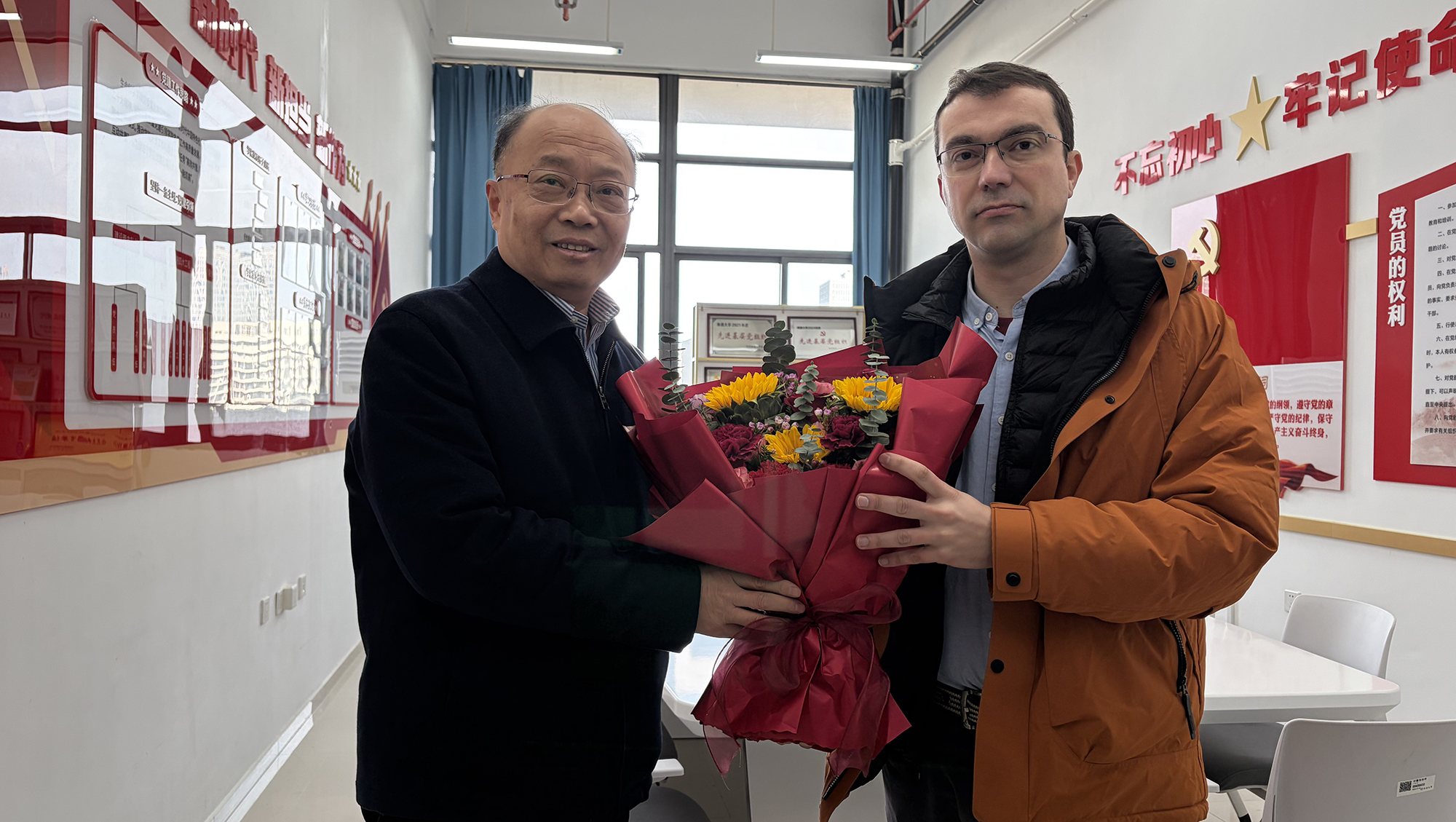 杨宇民看望慰问Pedro教授